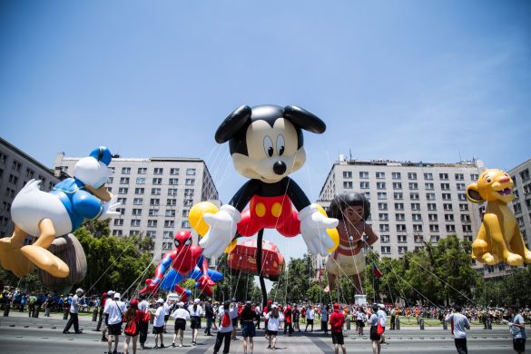 PARIS PARADE: Un novedoso despliegue artístico que celebra el talento nacional y la magia navideña