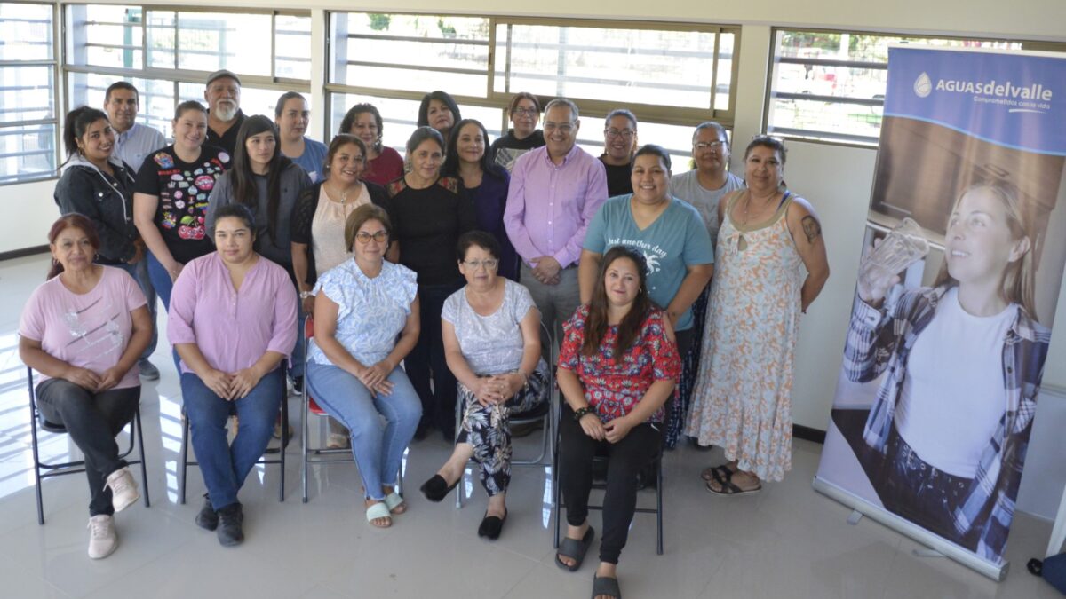 Vecinas de Limarí y Choapa comienzan las clases del Programa Mujeres Gásfiter de Aguas del Valle