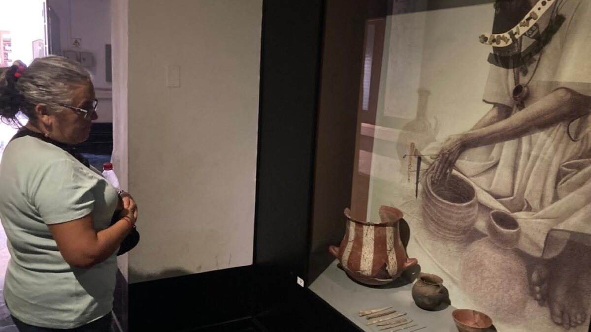 Ceramistas que preservan la alfarería diaguita enriquecen sus conocimientos en Museo del Limarí