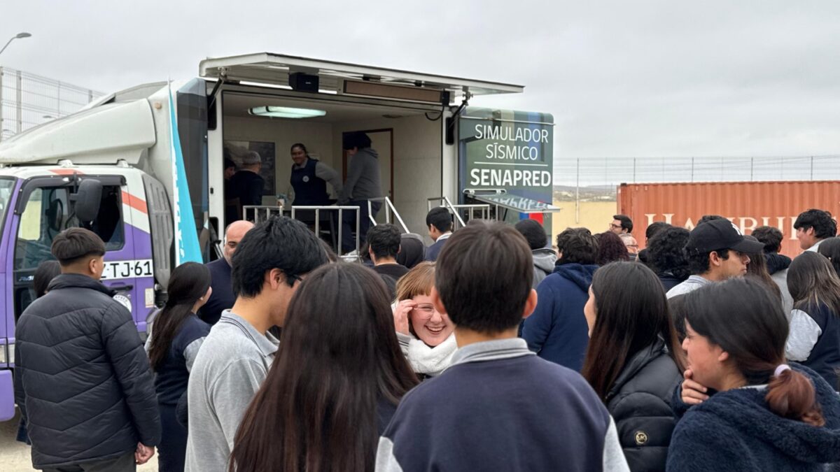 Estudiantes de Tongoy conmemoran el Día Nacional de la Memoria y Educación sobre Desastres Socio-Naturales
