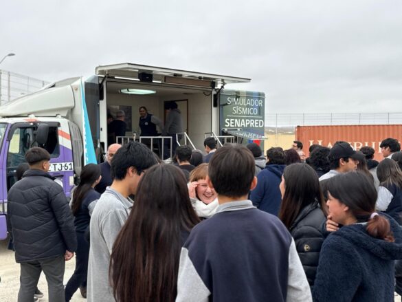 Estudiantes de Tongoy conmemoran el Día Nacional de la Memoria y Educación sobre Desastres Socio-Naturales