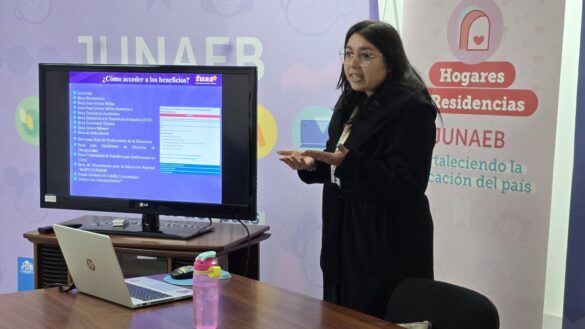 Seremi de Educación de Coquimbo entrega información clave sobre beneficios de educación superior a funcionarias y funcionarios de JUNAEB