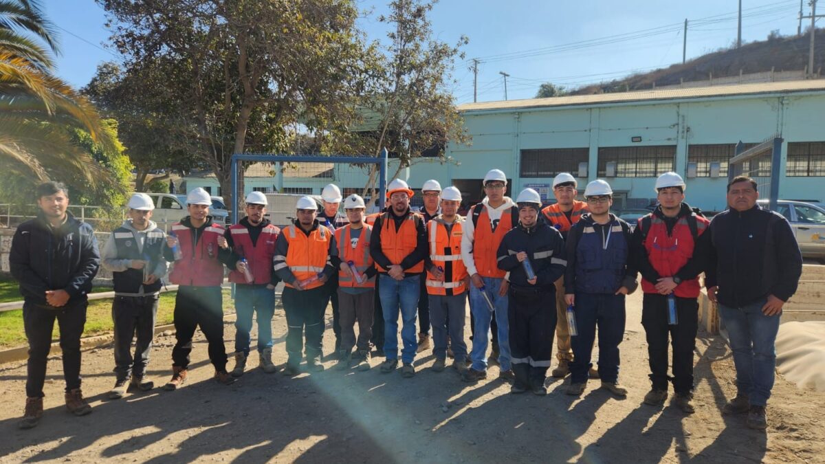 Alumnos de Ovalle realizan visita educativa a planta Los Peñones de Aguas del Valle