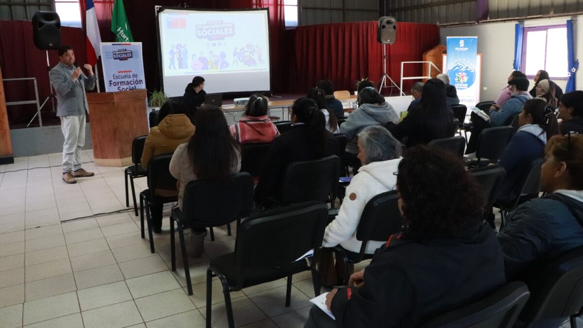 Capacitan a dirigentes sociales de Río Hurtado en formulación de proyectos