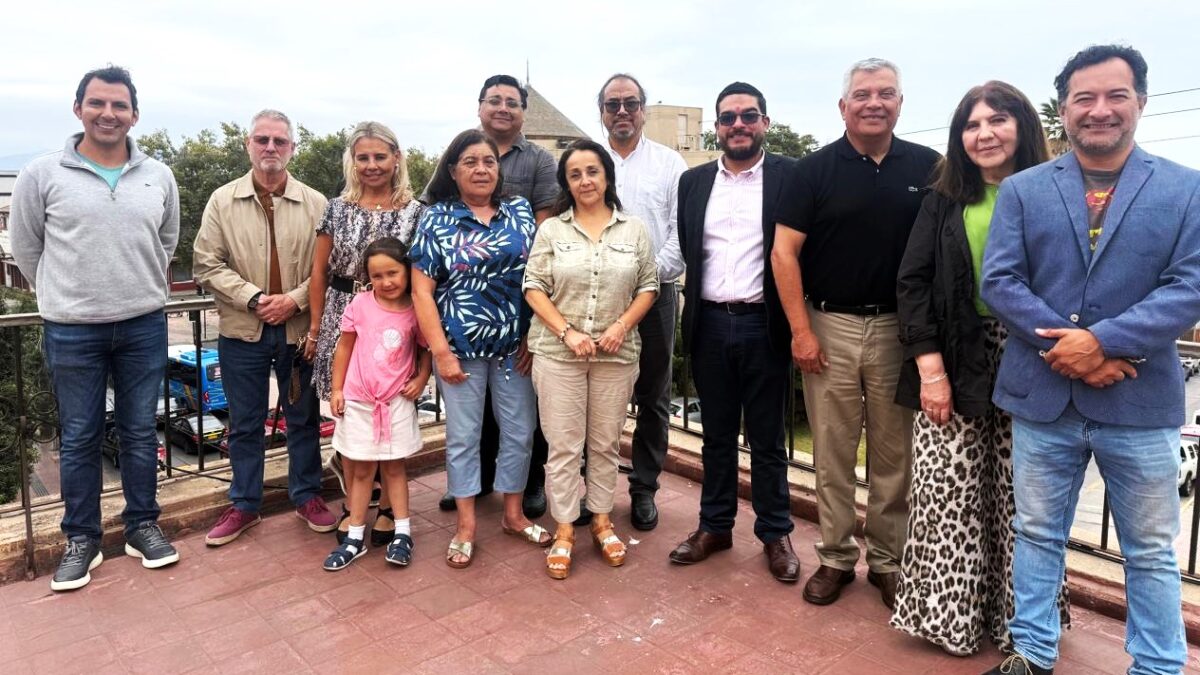 Docente ganador del Global Teacher Prize Chile 2025 compartió experiencia de innovación con equipos técnicos de la Seremi de Educación