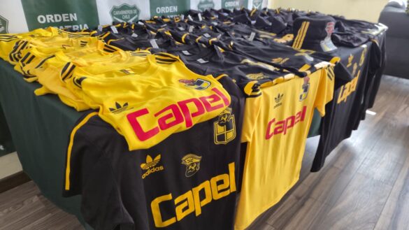 Piratearon al pirata Carabineros decomisa casi un centenar de camisetas falsas de Coquimbo Unido