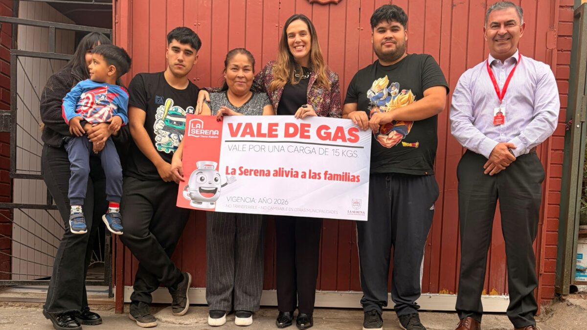 Municipio de La Serena entrega 5.000 vales de gas a familias vulnerables para aliviar alza de combustibles