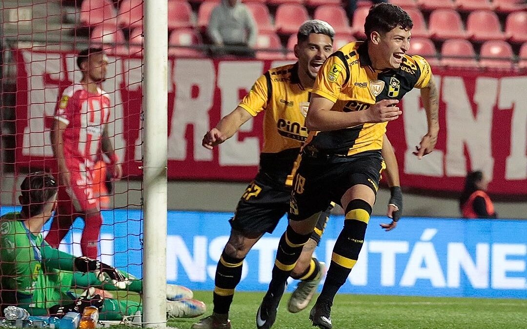 Los Piratas hunden a los Cementeros con triunfo 2-1 sobre la hora