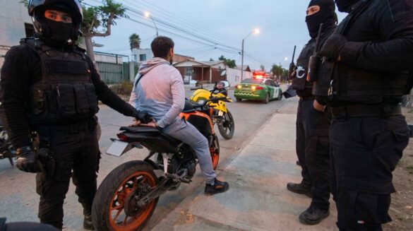 Patrullaje preventivo de inspectores municipales termina con detención de sujeto armado y con dinero en efectivo en Coquimbo