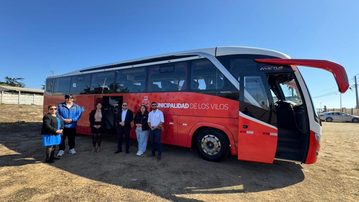 Recursos del Royalty Minero: Municipalidad de Los Vilos presenta su primer bus para el traslado de organizaciones sociales de la comuna
