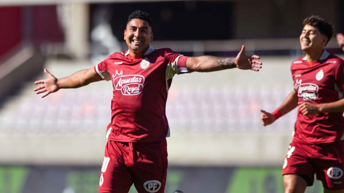 Tiro libre de Jeisson Vargas devuelve la sonrisa a Club Deportes La Serena