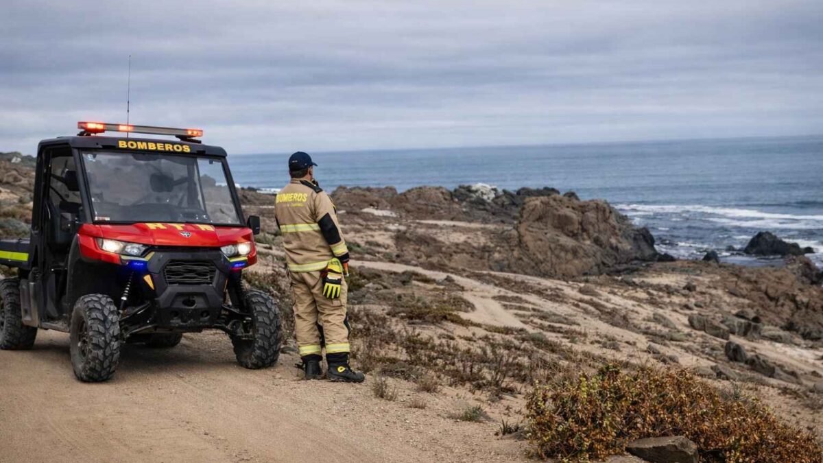 Un fallecido deja jornada de pesca deportiva en Playa de Los Choros tras ser arrastrado por el mar en roqueríos